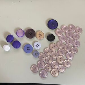 Lot sewing Clothing buttons purple‎ lilac fabric plastic  varied sizes